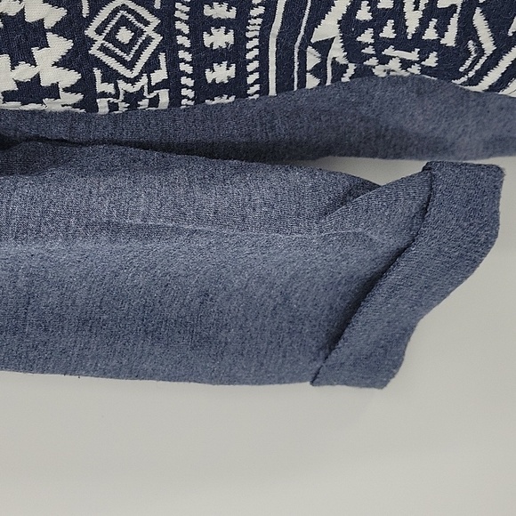 Eyeshadow Womens Grayish Blue Tribal Print Sweatshirt Size Small - Picture 9 of 11